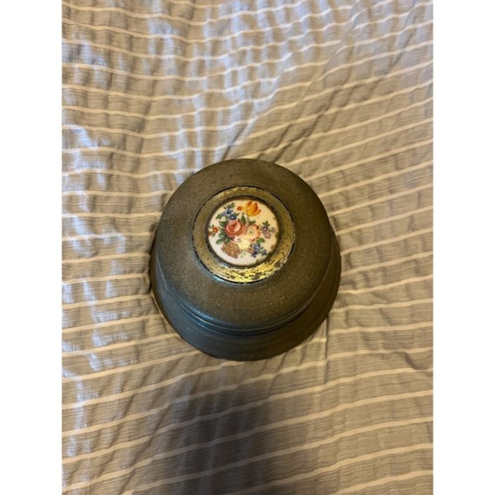 Vintage Floral Porcelain‎ Inset Wind Up Music Box Collectible Decor